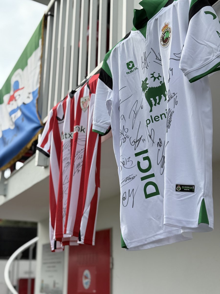CDLaredo's tweet photo. 🏆 Hoy los premios de la Rifa brillan por sí solos 🥰

#TrofeoCostaEsmeralda https://t.co/kkNUZHTZOE