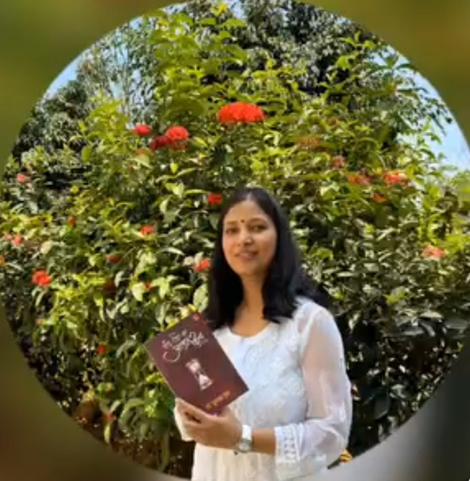 Kavya_Ras's tweet photo. "कभी-कभी कुछ छोटी-छोटी,दबी
छिपी,सहमी सी बातें भी हमारा
भविष्य बुन देती हैं बस वो शोर नही
करतीं और हम उनकी सुगबुगाहट
महसूस नही कर पाते क्योंकि हमे तो
शोर की आदत पड़ चुकी होती है"

("मेरे लिए तुम काफी हो")

~डॉ #सुषमा_गुप्ता 
कृतियां:अतीत की परछाइयाँ,
दो नैना एक कहानी आदि
#जन्मदिन https://t.co/pgVkVeCley