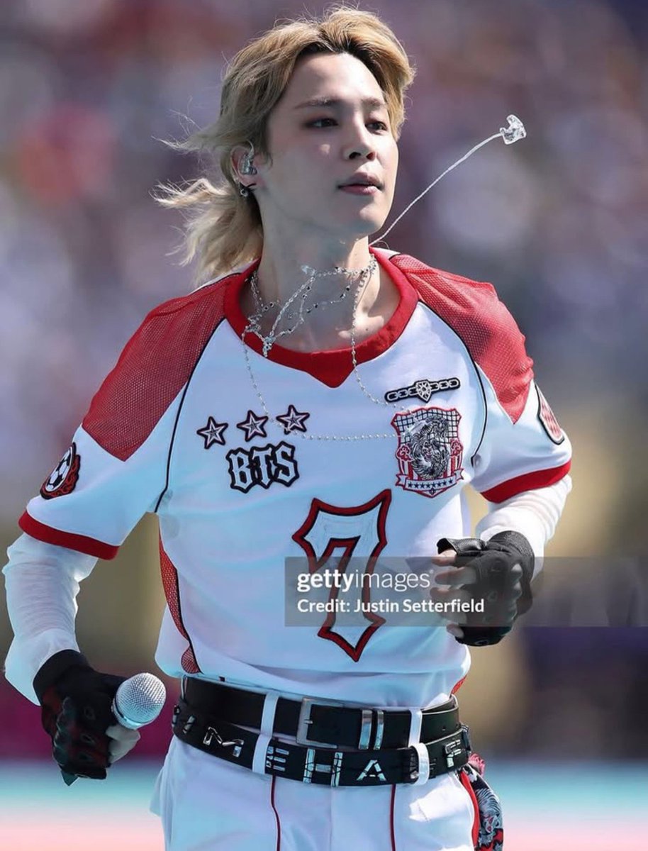 jmchartsmaster's tweet photo. The jersey Jimin wore during the FIFA World Cup halftime show was sold for USD 110,000, making it the highest-priced item of the auction. https://t.co/N6ihY96SLW