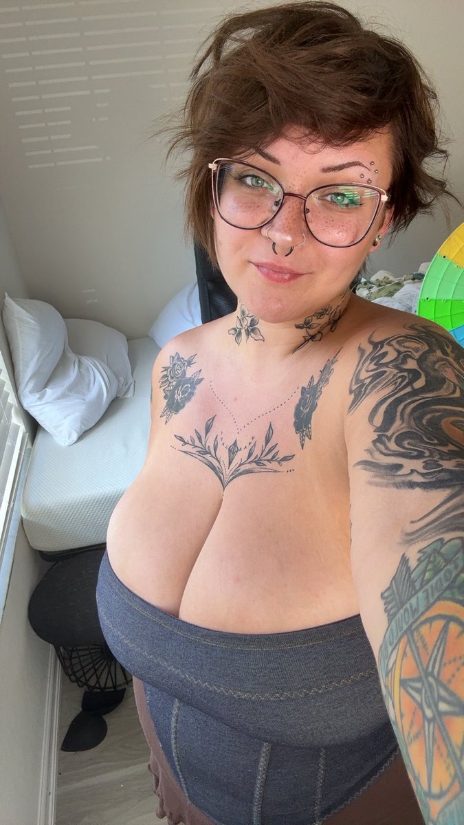 sabrinainkworld's tweet photo. Confidence is the best outfit. ✨ Ink, smiles, and positive vibes only. Stay true to yourself and keep shining. 🖤
Hashtags: #SelfLove #TattooLife #InkLover #Confidence #TattooStyle #AlternativeFashion #GoodVibes #SmileMore #InkedBeauty #BeYourself #TattooCommunity #WeekendVibes https://t.co/vLpEB09pix