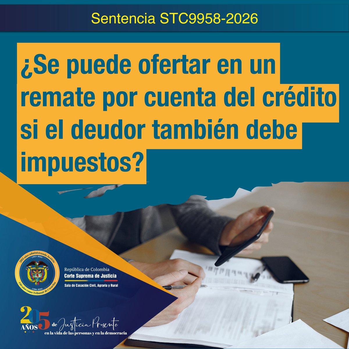 CorteSupremaJ's tweet photo. Remate, ofertas y prelación de pagos.

La #SalaCivilAgrariaYRural de la @CorteSupremaJ  precisó que la existencia de deudas tributarias no impide que el demandante único en un proceso ejecutivo haga una oferta usando la deuda a su favor como forma de pago, pero advirtió que, ante acreedores preferenciales como la DIAN y las secretarías de Hacienda, el interesado en la subasta no puede ofertar sin realizar el depósito obligatorio que exige la ley para asegurar el pago de esos impuestos, considerados por la ley como obligaciones con prelación.

"La prelación legal de créditos consagrada en el ordenamiento jurídico colombiano no confiere a los acreedores fiscales un derecho de exclusión sobre los demás acreedores ni paraliza automáticamente la ejecución adelantada por estos. Su efecto principal consiste en que, una vez obtenido el producto de la venta forzada de los bienes del deudor, el juez debe respetar el orden legal de pago al efectuar la distribución de los recursos", puntualizó la Sala.

Ver sentencia STC9958 👉: https://t.co/n7w0abaIOz