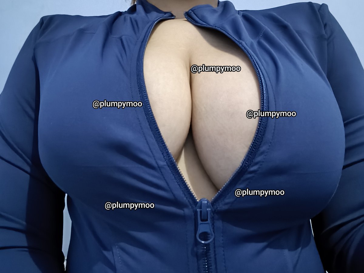plumpymoo's tweet photo. bagusan kiri atau kanan? https://t.co/9KBOLwj9oL