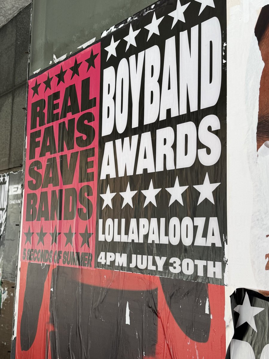 DigestEASTour's tweet photo. Official @lollapalooza posters for @5sos have hit the streets of Chicago! 🍭 ⭐️ https://t.co/cRjR6btW2i