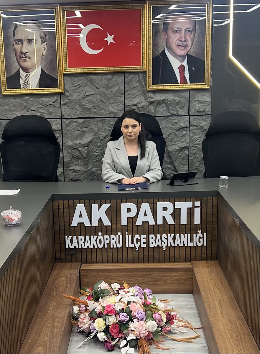 akkadnKarakopru's tweet photo. Başkanımız Sn. Mimar Makbule ORUÇ Başkanlığında Haftalık olağan yönetim kurulu toplantımızı tamamladık. Süreçlerimizi değerlendirdiğimiz, verimliliği artıracak yeni kararlar aldığımız ve ekibimizin enerjisini tazelediğimiz verimli bir birleşimi daha geride bıraktık. @RTErdogan https://t.co/vyxQrqsJn7