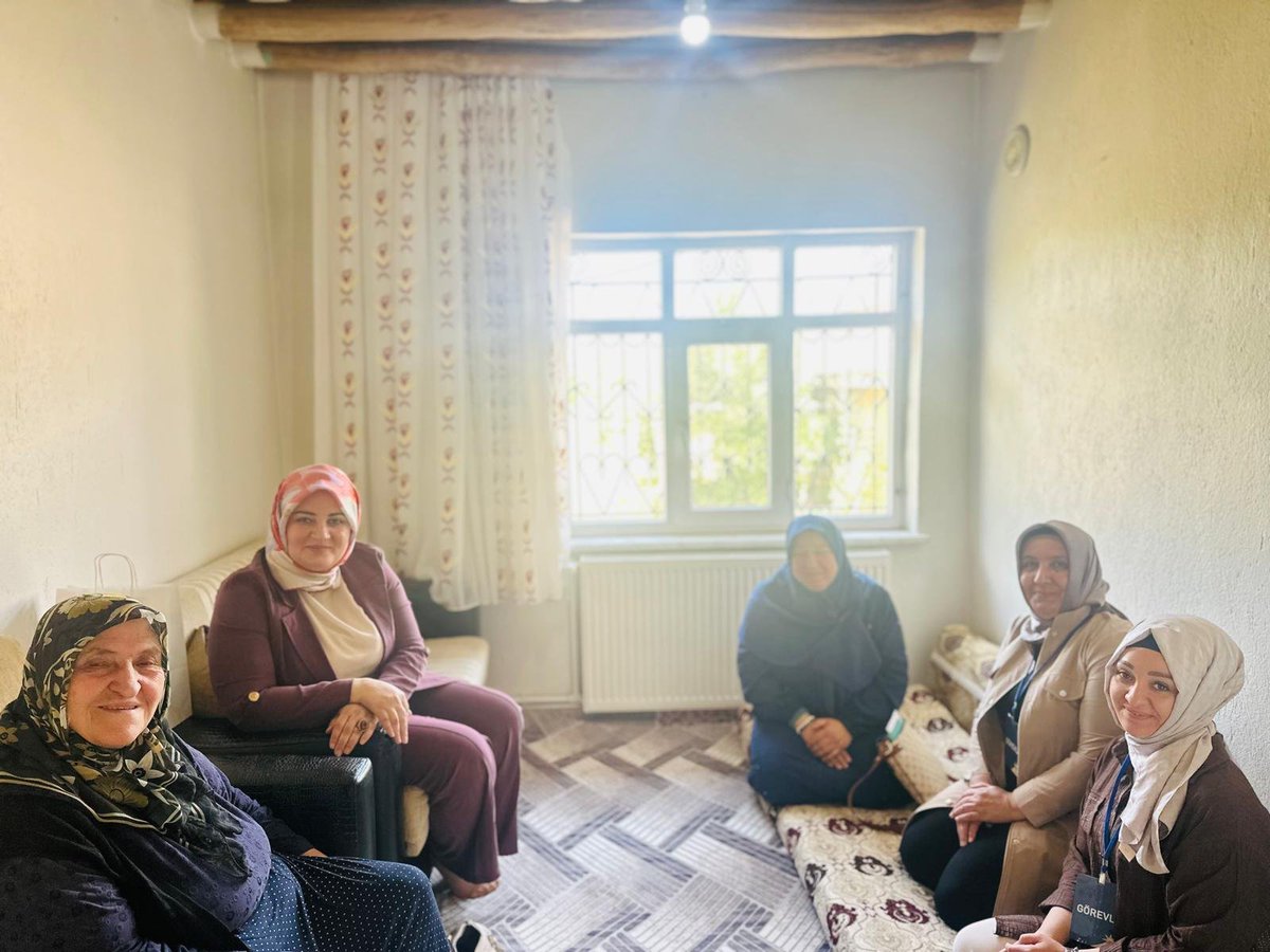 akkadinmeram's tweet photo. İlk günkü heyecanla ziyaretlere devam ediyoruz.🇹🇷

Ana Kademe Y.K. Üyelerimizle birlikte,
📍Harmancık
📍Kovanağzı

Mahallelerimizde yeni üye çalışması gerçekleştirerek,kıymetli büyüklerimizi hasta, engelli  vatandaşlarımızı ziyaret ettik.

#BizimMeram 
@avozlemylmaz @SYurdaisik https://t.co/1cI0a1r7Ks