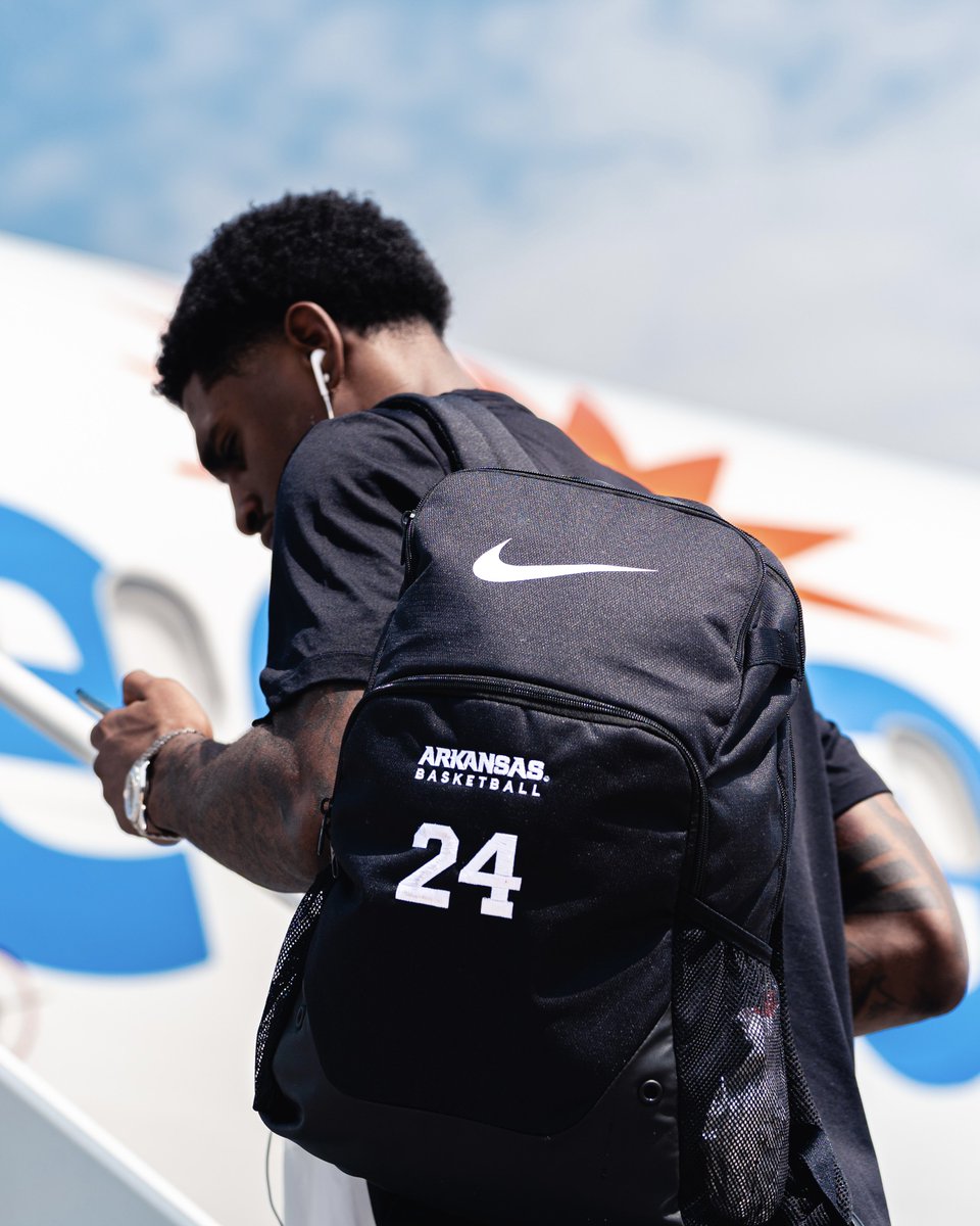 RazorbackMBB's tweet photo. Bahamas here we come. 🛫🏝️ https://t.co/BBnfX0ID6f