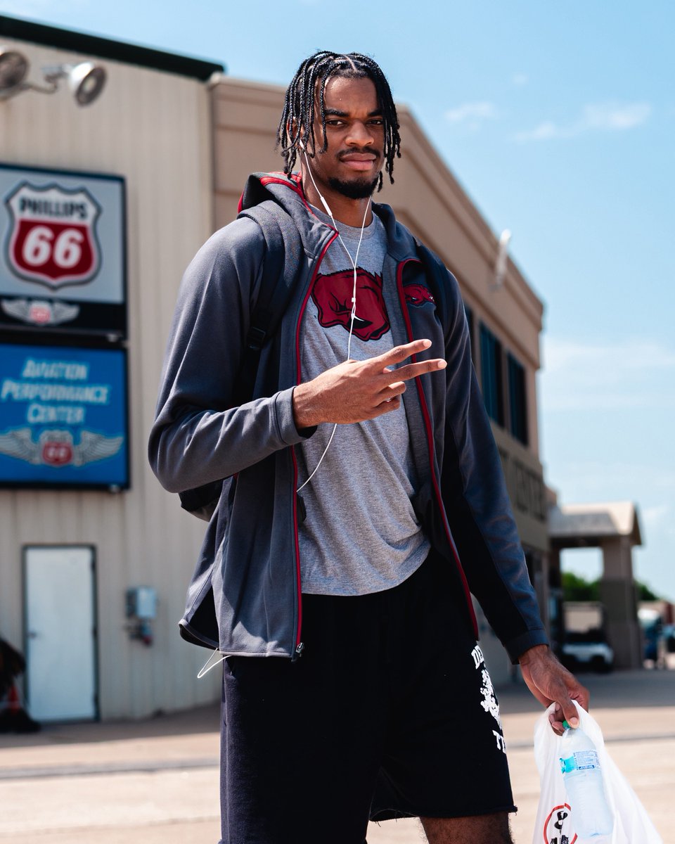 RazorbackMBB's tweet photo. Bahamas here we come. 🛫🏝️ https://t.co/BBnfX0ID6f