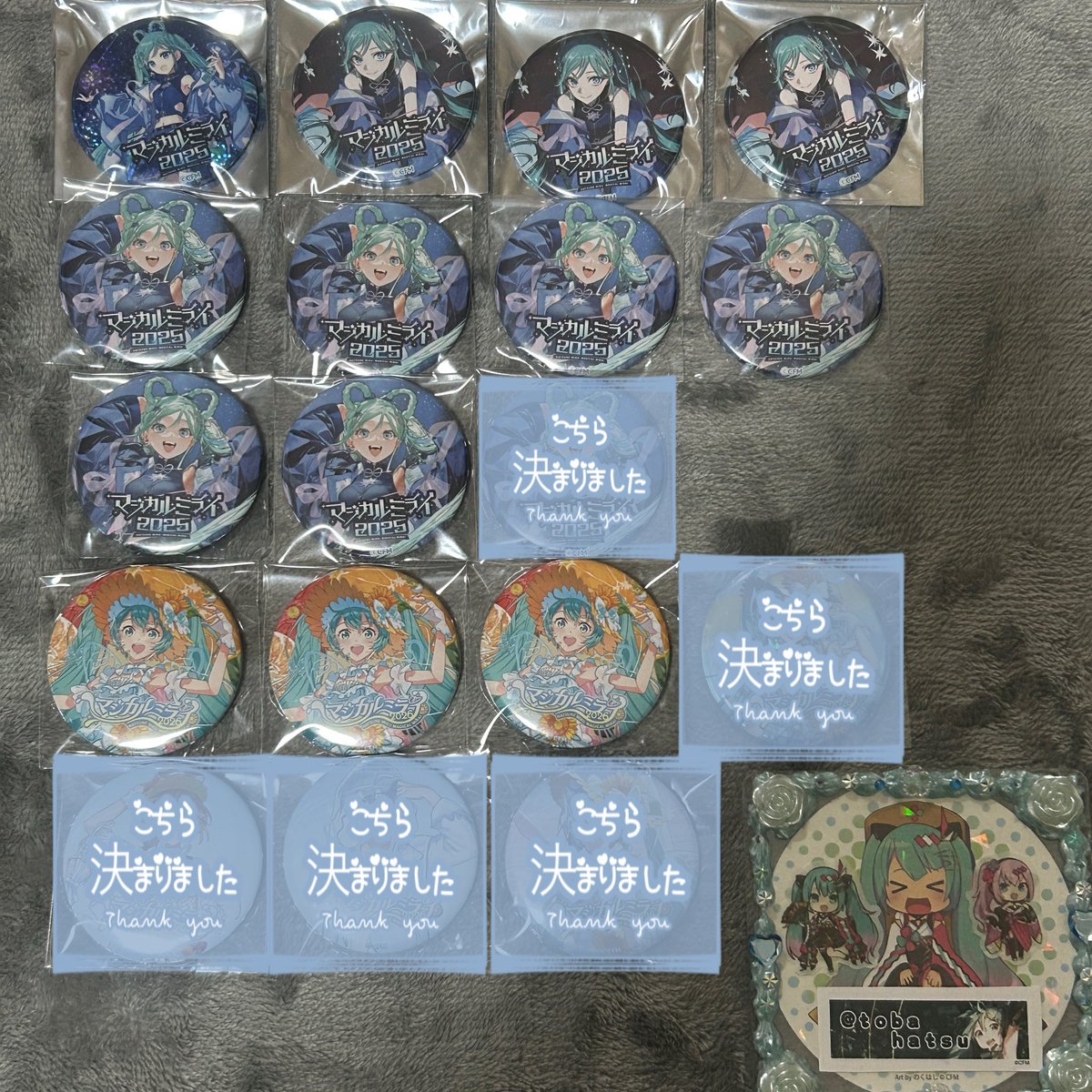 tobahatsu's tweet photo. 【交換・譲渡】マジカルミライ 缶バッジ

[譲]
初音ミク2025・2026
MEIKO

[求]
アクキー：ミク
缶バッジ：ミク(八三ver)・ルカ
定価＋送料(MEIKO、浜松ミクのみ)

・初回プロカ必読
・郵送取引
・求品は買取も行っております(2点〜)
・シクレは浜松ミク含む交換 もしくは、複数纏めての方優先 https://t.co/TtDATyI4xr