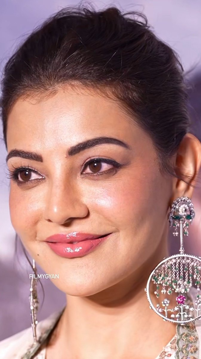 kajuslave's tweet photo. Hellooo kajal Aggarwal antene face card ki brand embassador  sam face ok but sam face after myositis bale bro but kajal Aggarwal face 🥵🤤🤤 sarigga choodu bro aa face ni kajal face card is the best face in the world https://t.co/CmfU5ApDpZ