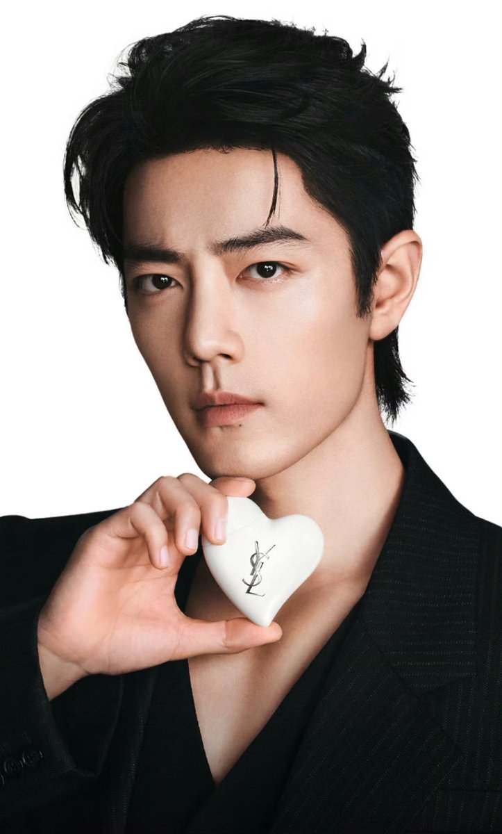 Aorjang's tweet photo. รูปใหม่มาแล้วววว หล่อเข้มไม่ไหว 😍❤️❤️❤️ กรี๊ดดดดดด พี่ฉีเซี่ยของนุ 🥰

ในเถาเป่าก้อเปลี่ยนรูปแล้วค่า เตรียมตำกันได้ น่ารักมาก เป็นพวงกุญแจด้วยอะ 🤩

#XiaoZhan #เซียวจ้าน #肖战 #XiaoZhanxYSL https://t.co/ubaOP71Hmr