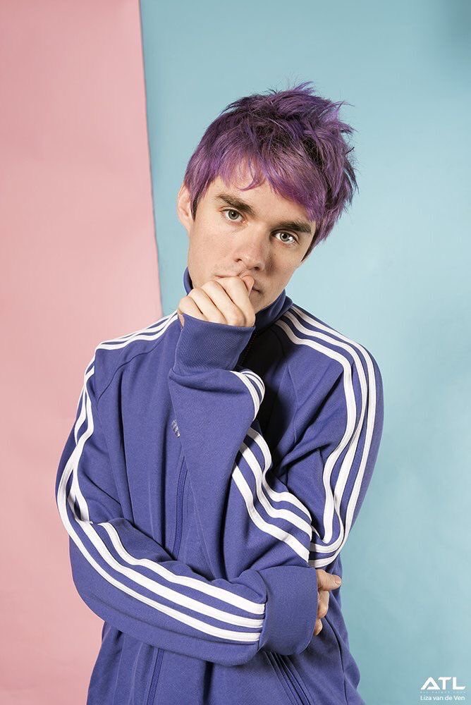 racheIaIi's tweet photo. honestly i do forget how hungry awsten was during ent era like every month we had shoots like this happening, you couldn’t open twitter without seeing a purple hair pfp🚬🚬 https://t.co/duLPhN2Uyi