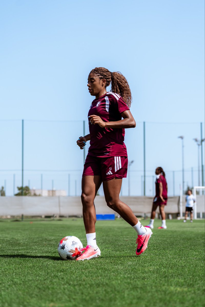 AshleyLawrence's tweet photo. ⚽️⚡️@ol__lyonnes https://t.co/yXX1DXQglY
