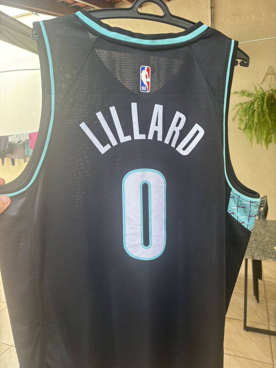 BKLnetsbr's tweet photo. 🏀 Camisa Damian Lillard – Portland City Edition

💰 R$ 130,00

• Modelo primeira linha
• Pouquíssimo uso, em excelente estado
• City Edition
• Ótimo acabamento e qualidade
• Pronta para entrega

Interessados, só chamar no direct! https://t.co/UJ5o4PJq1f