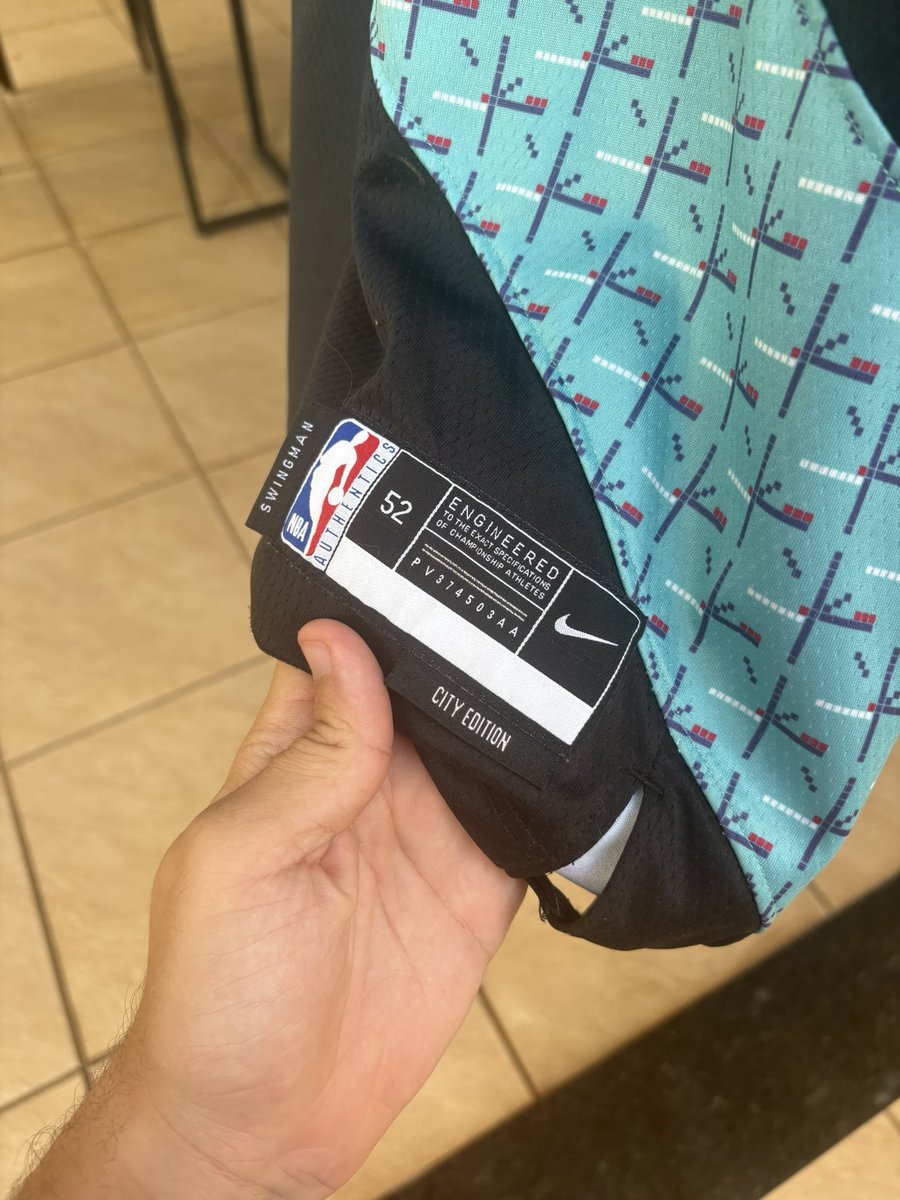 BKLnetsbr's tweet photo. 🏀 Camisa Damian Lillard – Portland City Edition

💰 R$ 130,00

• Modelo primeira linha
• Pouquíssimo uso, em excelente estado
• City Edition
• Ótimo acabamento e qualidade
• Pronta para entrega

Interessados, só chamar no direct! https://t.co/UJ5o4PJq1f
