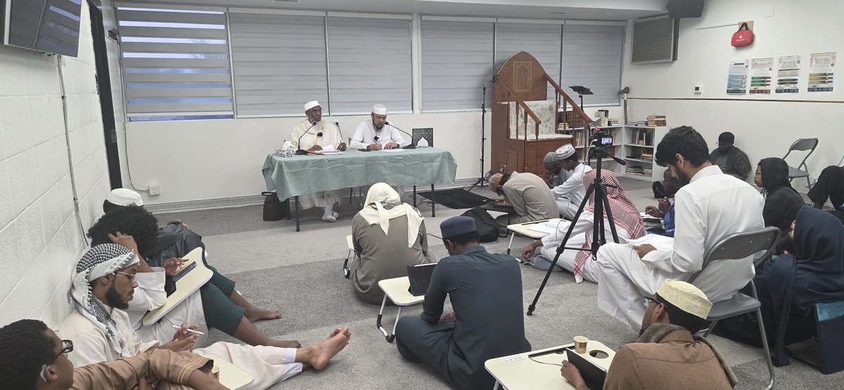 facultyhadithed's tweet photo. صور من الدورة عن (شرح كتاب شرف أصحاب الحديث للخطيب) و(التعريف بالإمام مالك وكتابه الموطأ) للشيخ باقشيش في دار الحديث بإدمونتون

Pictures from the Summit on (Expl of Sharaf Ashabul-Hadith of al-Khatib) and (Intro to Imam Malik &amp; al-Muwatta) by Dr. Baqshish at Darul-Hadith Edmonton https://t.co/1IUBsEI8Wd