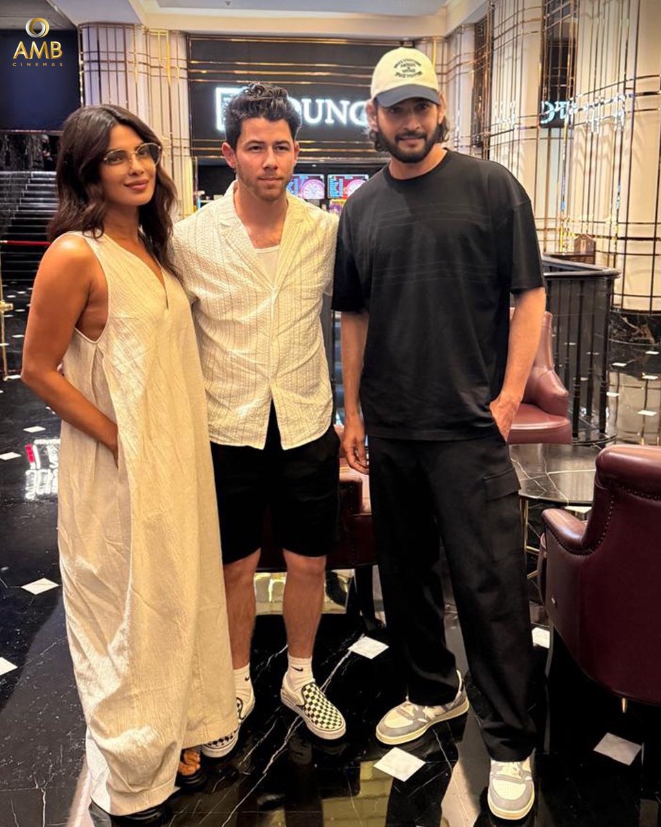 _VardhanDHFM_'s tweet photo. Adirindhi 🤩 SSMB, PC, NJ in a frame 📸
 
@amb_cinemas - destination for the best 🌟

#MaheshBabu | #Varanasi 
My Hero @urstrulymahesh 👑 https://t.co/A9oBfmfLeO
