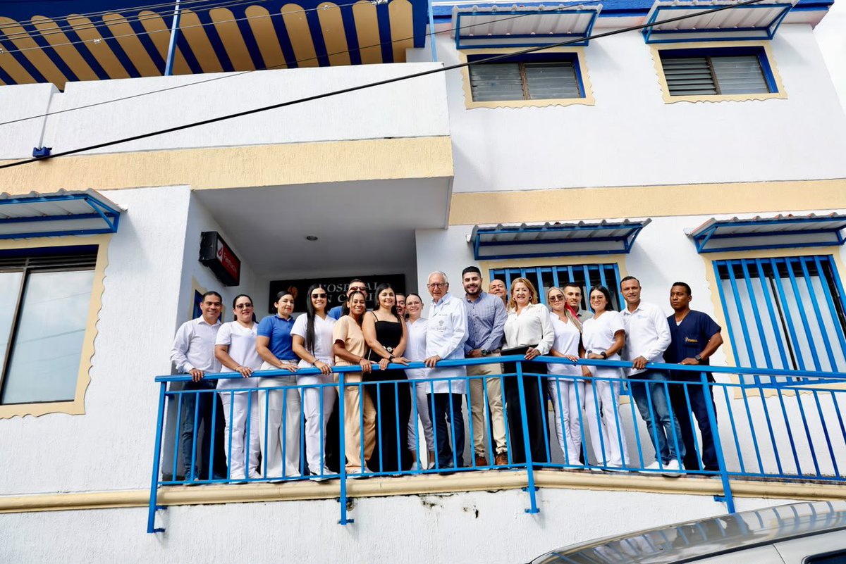 MinSaludCol's tweet photo. Durante la visita del #Minsalud @GA_Jaramillo al municipio, el alcalde de Buenavista destacó el respaldo del Gobierno nacional al fortalecimiento de la red pública de salud, gracias a una inversión de $2.412 millones ejecutada entre 2022 y 2026.

“Hoy queremos expresar nuestro agradecimiento al Ministerio de Salud por creer en Buenavista. Estas inversiones representan un cambio para nuestro hospital y para la calidad de vida de nuestra gente. Son recursos que fortalecen nuestro sistema de salud y responden a necesidades que la comunidad había esperado durante años”, destacó el alcalde.

Con hechos e inversiones que llegan a los territorios, el Gobierno nacional continúa fortaleciendo la red pública hospitalaria y acercando servicios de salud con mayor calidad y oportunidad a las comunidades.

#ConDignidadCumplimos