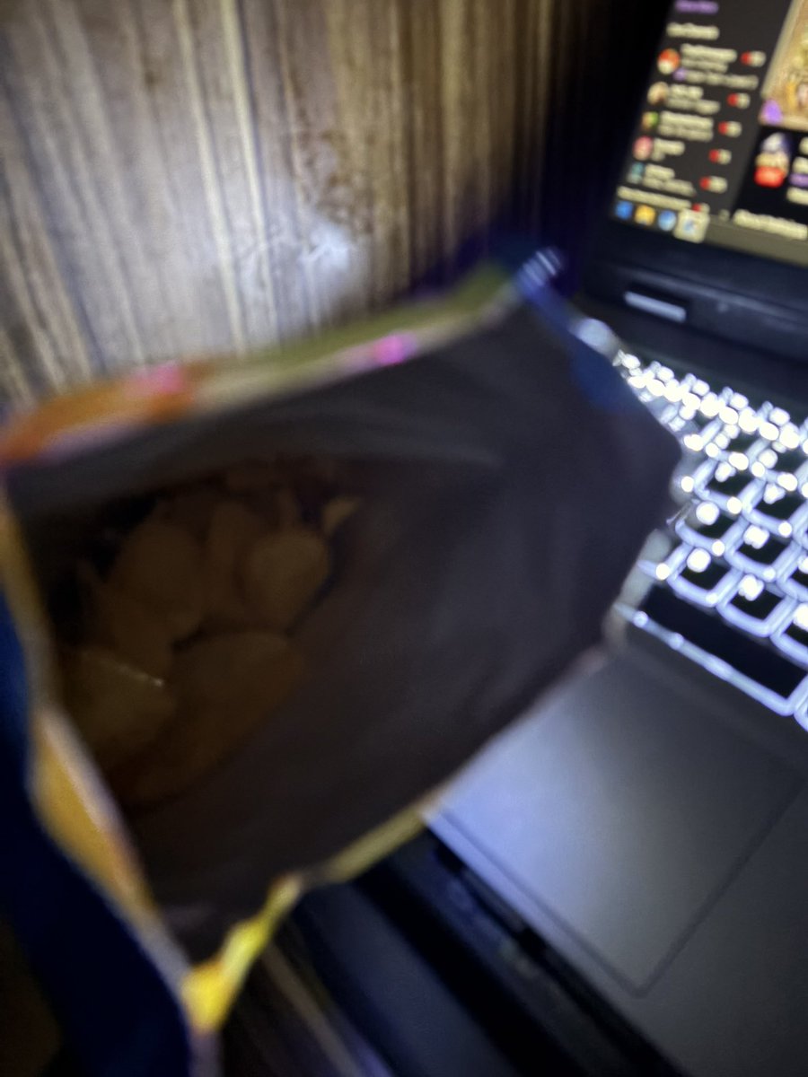 omelettecrisis's tweet photo. Snack at late night!? (Don't try this at home 🤫) https://t.co/JNHr7fwvXE