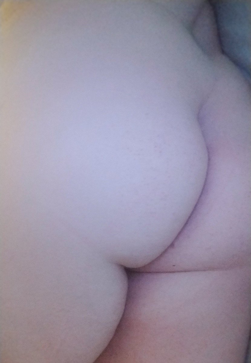 suzu1982's tweet photo. Happy #HumpDay beautiful people. Come and get a big bite of #CakeDay goodness ๐
#ssbbw #bbw #FatBodiesAreHot https://t.co/C2JUt7saRk