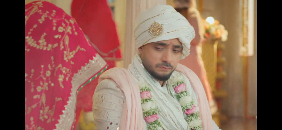 DPaulghosh86531's tweet photo. Abhimanyu’s change of expressions was so noteworthy!
When he was asked to repeat all the rituals, he got pissed off that he has to do all of it again with manyata! But the moment he felt #mannat’s touch..his expressions changed..he felt familiar touch, warmth ..he felt home ❤️ https://t.co/QBoXWX2x92