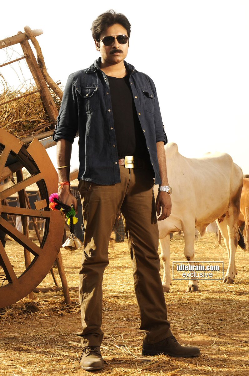 SairaamKalyan's tweet photo. ee pair lo oka cinema padaalsindhi raa 

Atleast katamarayudu lo undunna ayipov https://t.co/v0aqZsN8Ux