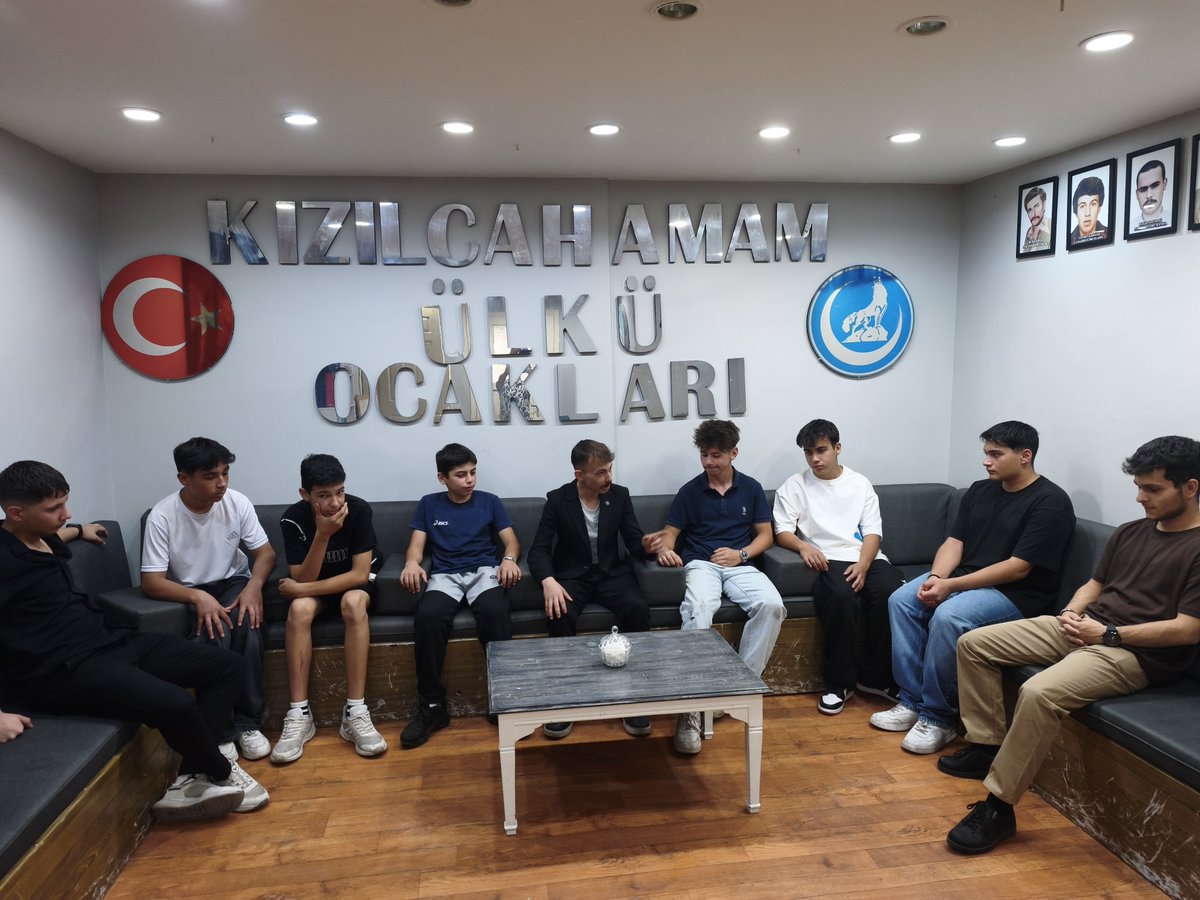 Khamam_ocak's tweet photo. Ülkü Ocakları Kızılcahamam ilçe başkanlığı olarak bu gün, Ocak başkanımız Sn. Kemal Yılmaz Ortaöğretim birimimizle buluşarak yapılacak faaliyetler hakkında istişarede bulundular. https://t.co/ytBUpm4xNa
