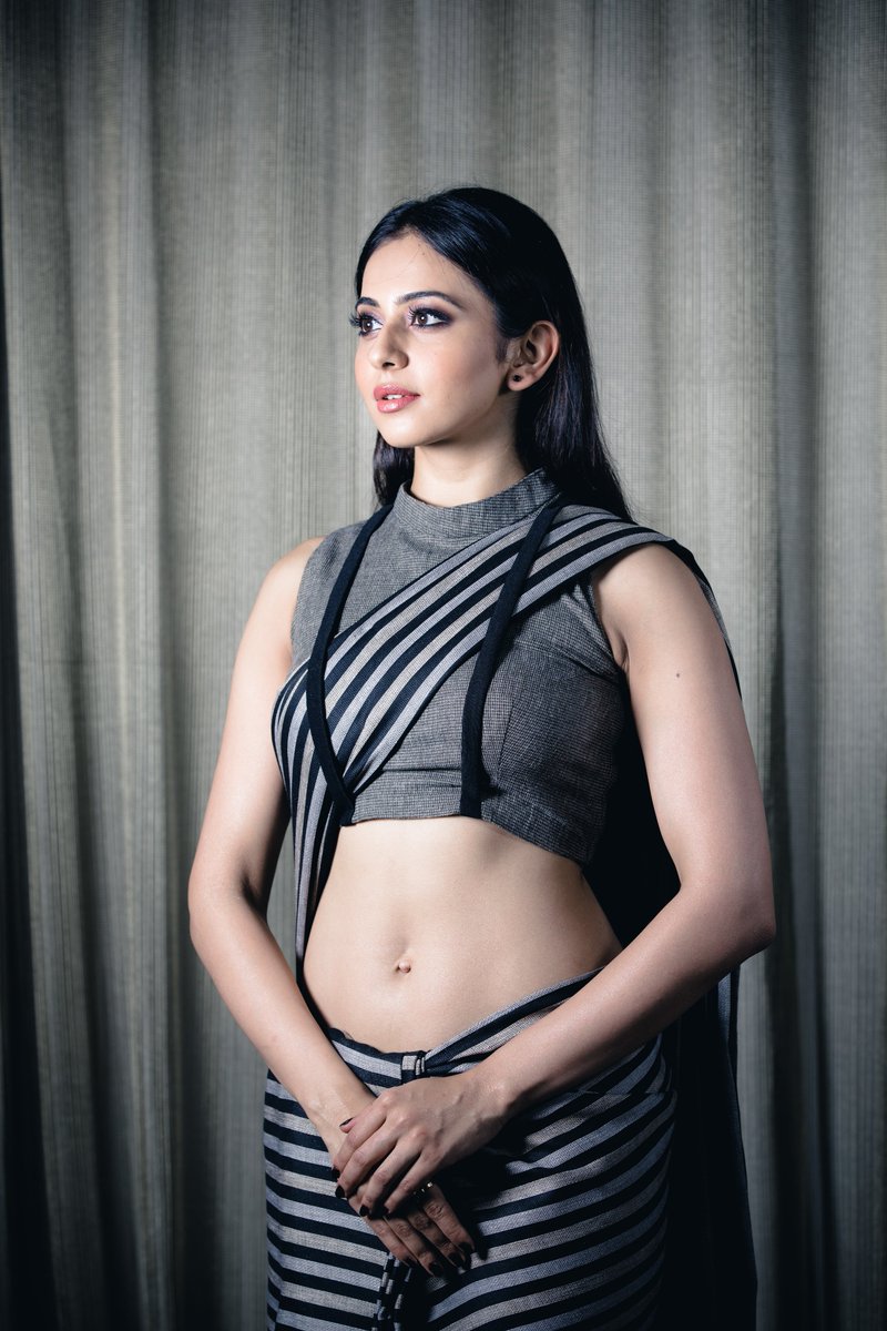 SairaamKalyan's tweet photo. ee pair lo oka cinema padaalsindhi raa 

Atleast katamarayudu lo undunna ayipov https://t.co/v0aqZsN8Ux