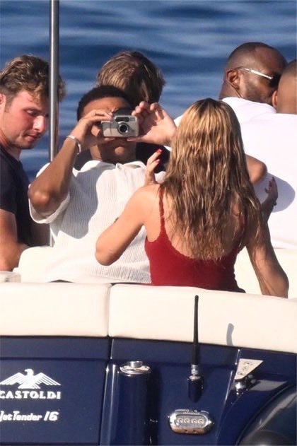 TouchlineX's tweet photo. 🚨 𝗡𝗘𝗪: Kylian Mbappe and Ester Exposito in Italy. https://t.co/dITmllJ2KM