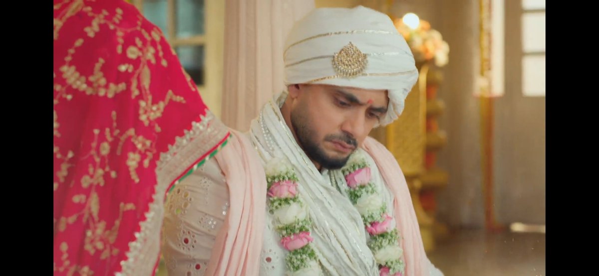 DPaulghosh86531's tweet photo. Abhimanyu’s change of expressions was so noteworthy!
When he was asked to repeat all the rituals, he got pissed off that he has to do all of it again with manyata! But the moment he felt #mannat’s touch..his expressions changed..he felt familiar touch, warmth ..he felt home ❤️ https://t.co/QBoXWX2x92