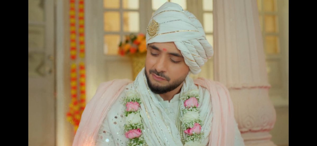 DPaulghosh86531's tweet photo. Abhimanyu’s change of expressions was so noteworthy!
When he was asked to repeat all the rituals, he got pissed off that he has to do all of it again with manyata! But the moment he felt #mannat’s touch..his expressions changed..he felt familiar touch, warmth ..he felt home ❤️ https://t.co/QBoXWX2x92