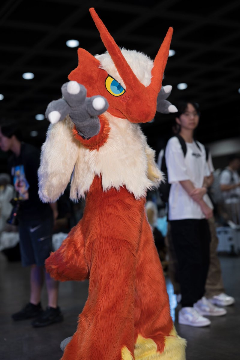 WolfFish_Kuro's tweet photo. I've been working on this Blaziken costume for ACGHK this year. It took me almost a month, but totally worth it😋

📸: ig@/sk_cosplayphoto, @AndyPhotoWorld 

#pokemon #Blaziken #バシャーモ #acghk2026 https://t.co/W3ctgMhP0G