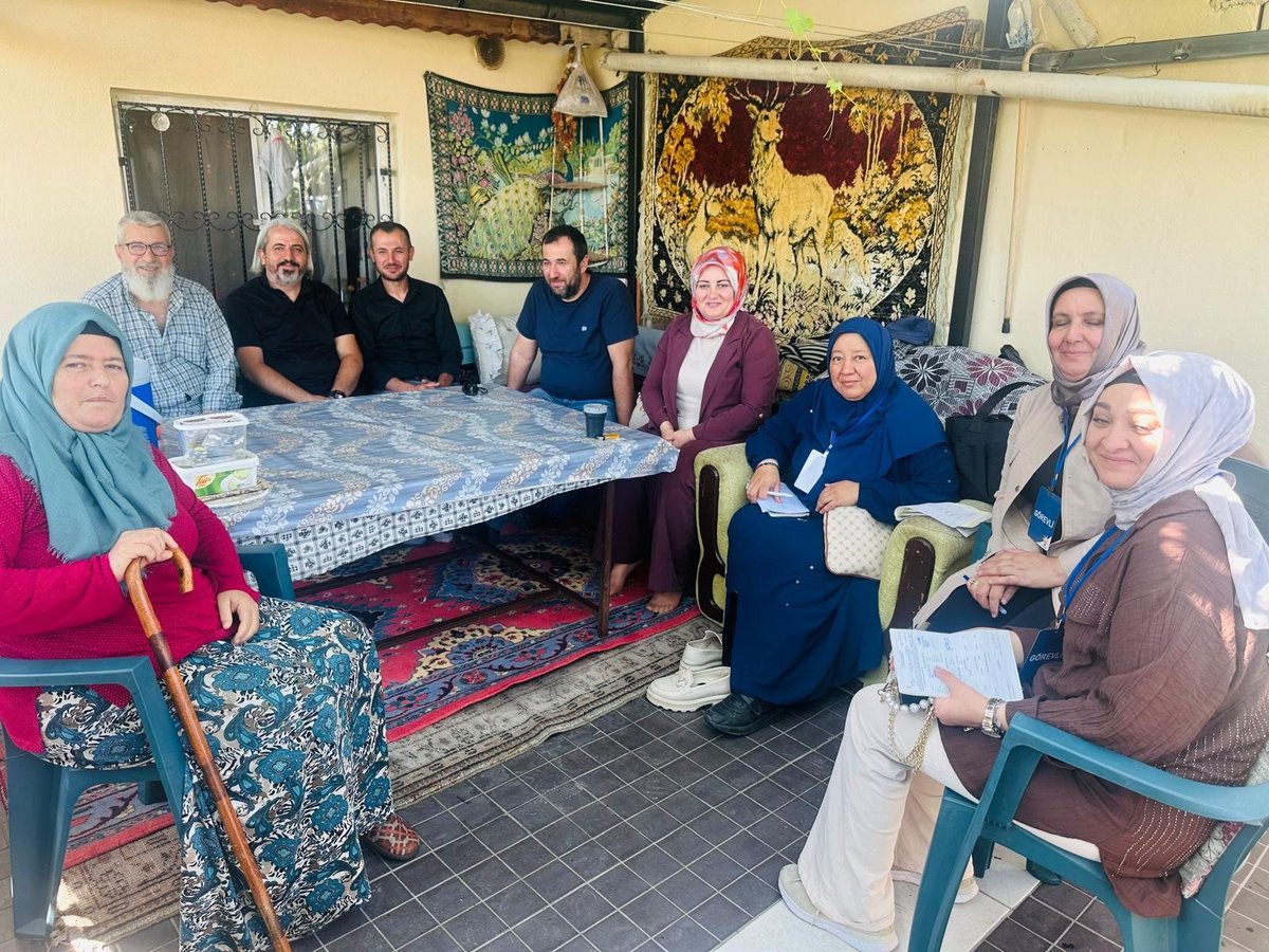 akkadinmeram's tweet photo. İlk günkü heyecanla ziyaretlere devam ediyoruz.🇹🇷

Ana Kademe Y.K. Üyelerimizle birlikte,
📍Harmancık
📍Kovanağzı

Mahallelerimizde yeni üye çalışması gerçekleştirerek,kıymetli büyüklerimizi hasta, engelli  vatandaşlarımızı ziyaret ettik.

#BizimMeram 
@avozlemylmaz @SYurdaisik https://t.co/1cI0a1r7Ks