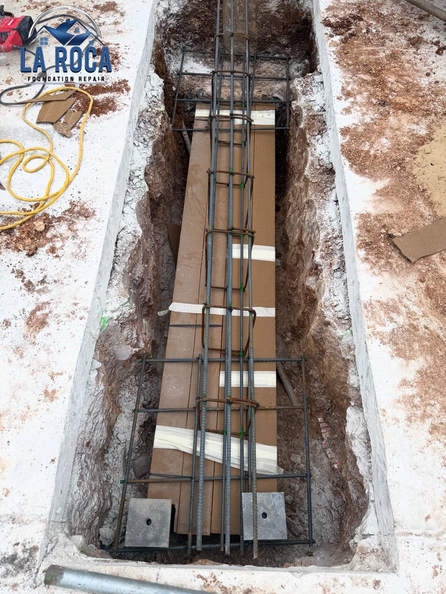 LaRocaFDN's tweet photo. Here is a before and after of a structural foundation for a wall I finished ✅ Dm us or Call us for a quote 🤝🏽 or click the link in our bio and checkout our website 💻 

#sanantonio #texas #construction #larocafoundationrepair #houstontexas #Dallastexas #Austintexas #Corpus https://t.co/EW2T808VuJ