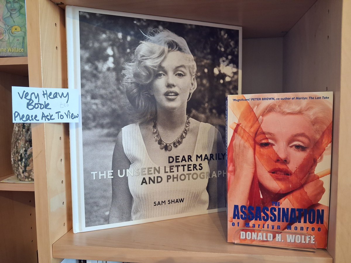 JosBookshopChingford tweet media