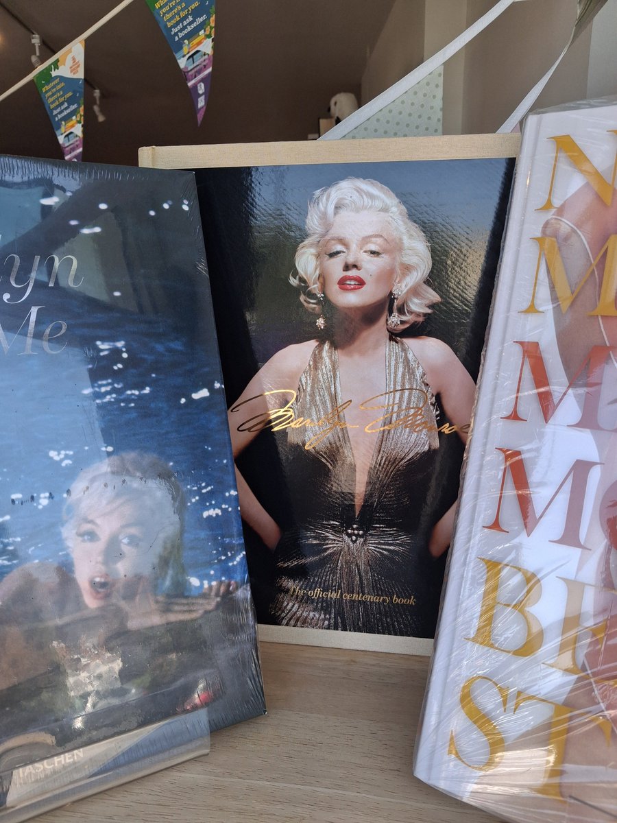 JosBookshopChingford tweet media