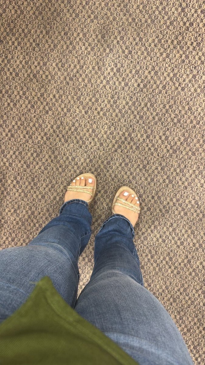 Chavezthaman's tweet photo. 🥵 #Toes #Legs #Latinas https://t.co/1LjJmcFYZV