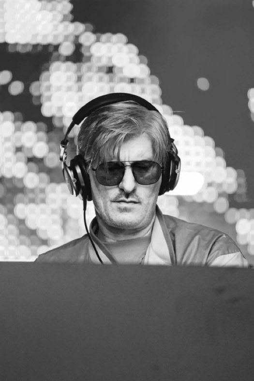 Indie5051's tweet photo. El productor y DJ francés Kavinsky, conocido principalmente por la canción ‘Nightcall’ en la película ‘Drive’, ha fallecido a los 50 años. https://t.co/pbrJ4q3nMu