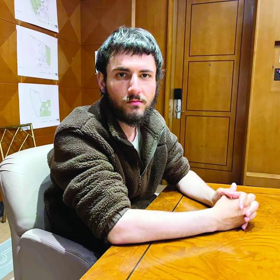 onurdalar10's tweet photo. Gülistan Doku cinayetinin kilit ismi Umut Altaş, savcıya gönderdiği mektupta cinayeti itiraf etti. 

Gülistan Doku'yu, eski Tunceli Valisi Tuncay Sonel'in oğlu Mustafa Türkay Sonel'in öldürdüğünü açıkladı:

"Türkay'ların evinde otururken 'Kanka birini öldürdüm, haberin olsun' dedi. 

'Ne diyorsun oğlum, saçmalama kimi öldürdün, neden öldürdün' diye sordum.

'Bir kızı öldürdüm, çok bağırıyordu, arabadaydık, dayanamadım kafasına sıktım' dedi.

'Baban ne yaptı?' dedim. 

Bana gülerek 'Yo, o halletti zaten, ayarladı bir şeyler' dedi.

'Ceset nerede? dedim. 'Gömdük kanka' dedi. Nereye diye sordum 'Bilmiyorum' dedi."

(Akşam)
