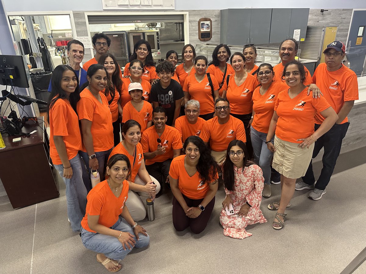 getinnvolved's tweet photo. Thank you to The Indian American Running Club for volunteering to make sandwiches for guests in the soup kitchen 'INN' July! 🥪😋 #GetINNvolved #CommunitySupport #VolunteerPower #EndHunger #LongIsland #GiveBack #Nonprofit #HungerRelief https://t.co/xe533XQF8C