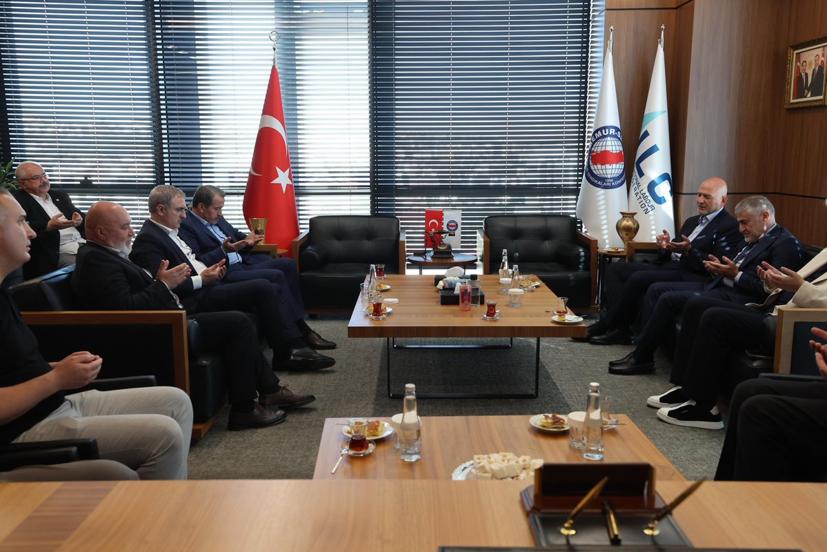 suleymansoylu's tweet photo. Memur-Sen Genel Başkanı Sayın Ali Yalçın’a, vefat eden kıymetli babası dolayısıyla geçmiş dönem Hazine ve Maliye bakanımız Mersin Milletvekilimiz Nureddin Nebati ve İstanbul Milletvekilimiz Bayram Şenocak ile birlikte taziye ziyaretinde bulunduk.

Merhuma Cenab-ı Allah’tan rahmet; Sayın Ali Yalçın başta olmak üzere ailesine, yakınlarına ve sevenlerine sabır ve başsağlığı diliyorum.

Mekânı cennet, makamı âli olsun.