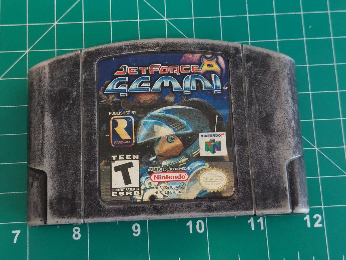 BenHomebrew's tweet photo. I'd really like to meet the mf'er that likes to black out carts like this. 

I already own Jet Force Gemini, but I almost want to grab this one just to save it from its cruel fate.

#N64 https://t.co/SuJBRbSXM2