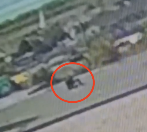 5149jamesli's tweet photo. How are people still arguing that this isn't Tyler Robinson?!

It's in 4k, clear as the noon day sun. https://t.co/XGfa85e3sx