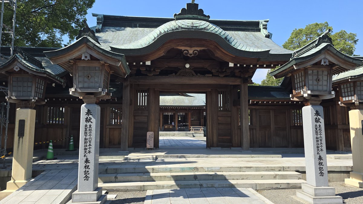 Glanzhand's tweet photo. 八代城跡の八代宮、去年8月帰省前に訪れてただけに倒壊された姿を見るのが悲しい。 https://t.co/VTNCuVTN2I