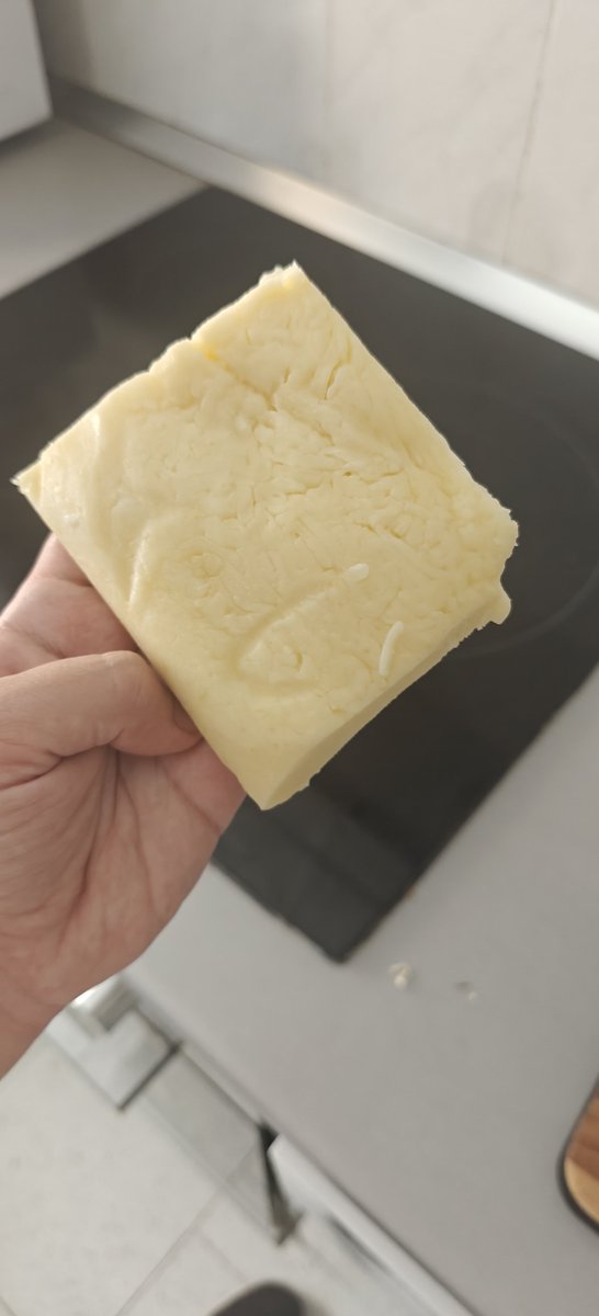 Kooloog_'s tweet photo. experiencia sevilla en verano: hemos ido a comprar queso rallado y cuando hemos llegado a casa estaba así https://t.co/SpQn9GGNIW