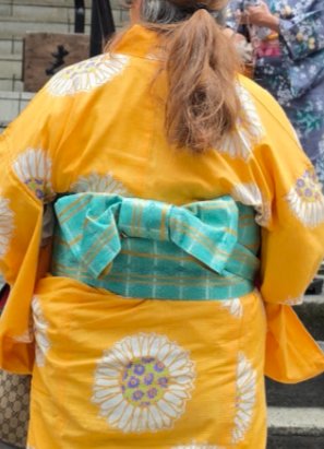JOINTSCLUB's tweet photo. ゆかたでの帯結び。
みんな思い思いのやり方で、バリエーション変えてみたり、半幅帯や兵児帯、長いもの短いもの、いろいろチャレンジしました。
#SuchBar https://t.co/ZxRI1XXjYC