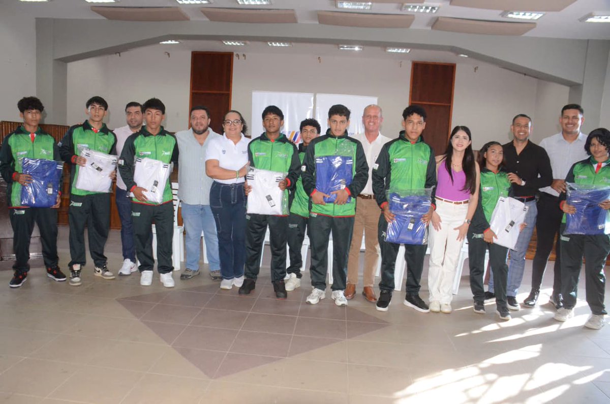 EducacionZ4_Ec's tweet photo. [PORTOVIEJO] Participamos en el abanderamiento de la delegación de Manabí que competirá en los XIII Juegos Deportivos Nacionales Prejuveniles Azuay 2026. 🏅

196 deportistas representarán a la provincia en 20 disciplinas, llevando con orgullo el esfuerzo y talento de Manabí. 🤼‍♂️ https://t.co/S1BYyNmcEN