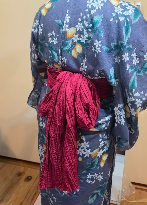 JOINTSCLUB's tweet photo. ゆかたでの帯結び。
みんな思い思いのやり方で、バリエーション変えてみたり、半幅帯や兵児帯、長いもの短いもの、いろいろチャレンジしました。
#SuchBar https://t.co/ZxRI1XXjYC