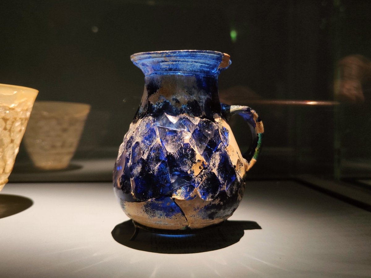 Palaumede's tweet photo. Verre romain parvenu au bout du monde :
en Afghanistan (trésor de Begrâm, Ier s.) ;
en Corée (VIe s.).
- Exposition royaume de Silla, musée Guimet https://t.co/pc6pMsQqfS