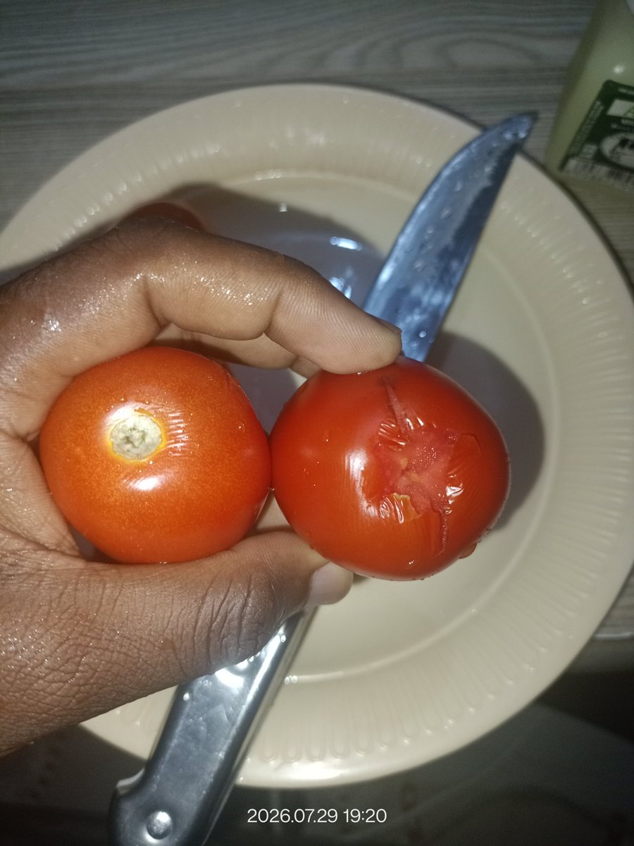 MaishaTiki's tweet photo. But mbona huwa tunakata hii kitu? https://t.co/RHuTzWgu14