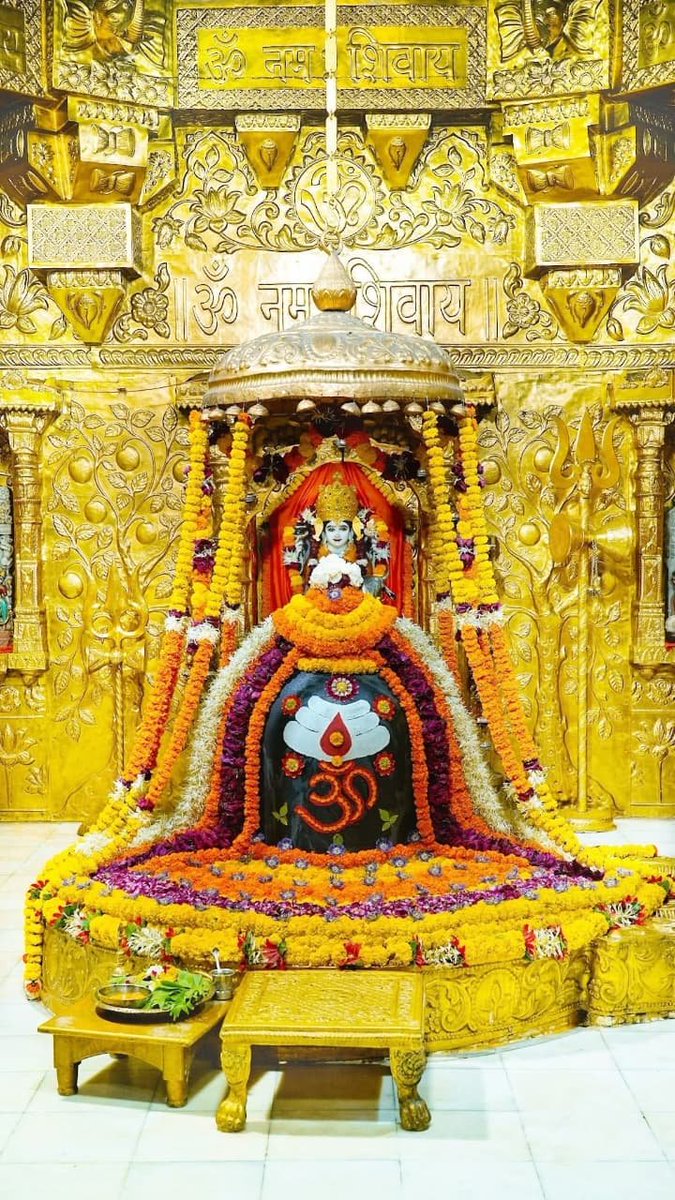 GajenIND's tweet photo. ॐ नमामीशमीशान निर्वाणरूपं
विभुं व्यापकं ब्रह्मवेदस्वरूपम्॥

प्रथम ज्योतिर्लिंग "सोमनाथ महादेव" के दिव्य दर्शन कर उनका पावन आशीर्वाद प्राप्त करने का सौभाग्य मिला।

🚩हर हर महादेव! 🚩

#Somnath #Jyotirlinga #Mahadev #HarHarMahadev #SanatanDharma #Faith #GujaratTourism https://t.co/CwSYmRGMIk